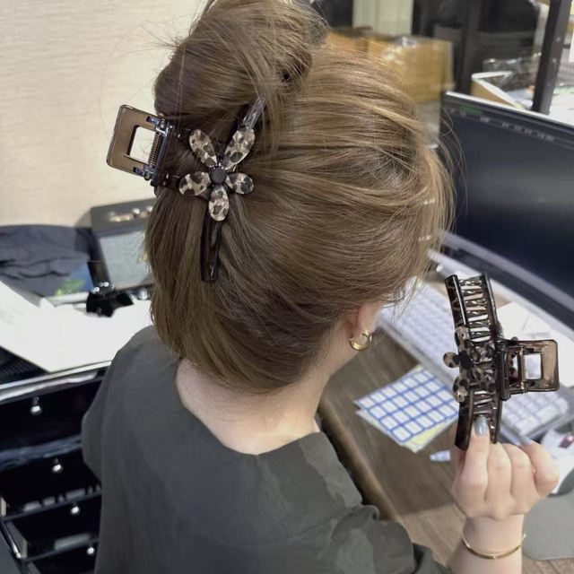 韩系2025新款高级感豹纹向日葵压克力抓夹时尚百搭后脑勺鲨鱼发夹