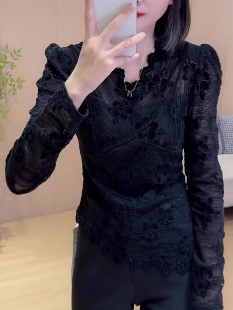 法式小香风纯欲V领蕾丝内搭打底衫女秋冬高级感修身显瘦衬衫上衣