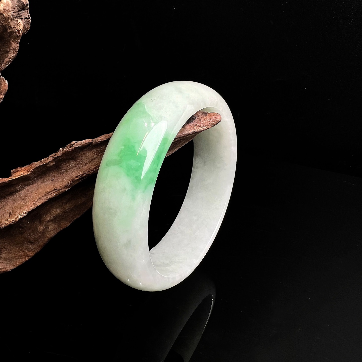 Colourful Yunnan/七彩云南天然翡翠糯冰种阳绿飘花宽版翡翠手镯