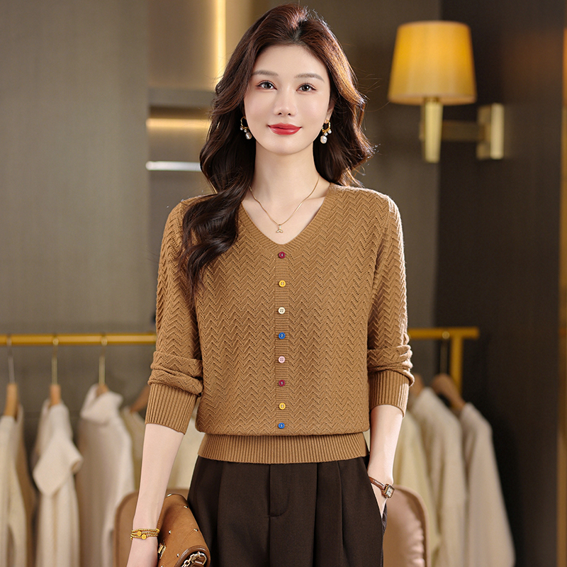 品牌女装针织长袖女士秋季新款鸡心V领内搭打底衫镂空洋气