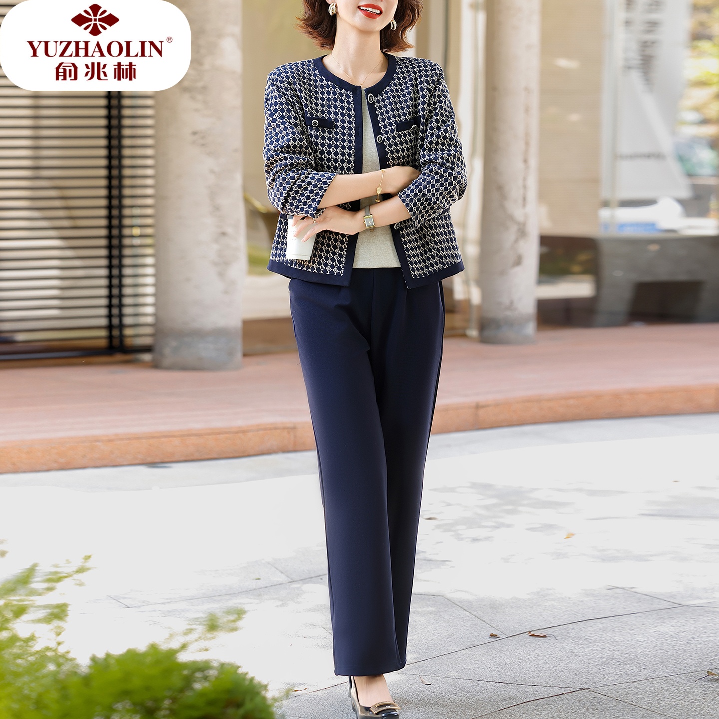 中年妈妈秋装洋气大气运动服套装小香风外套中老年女装春秋上衣服