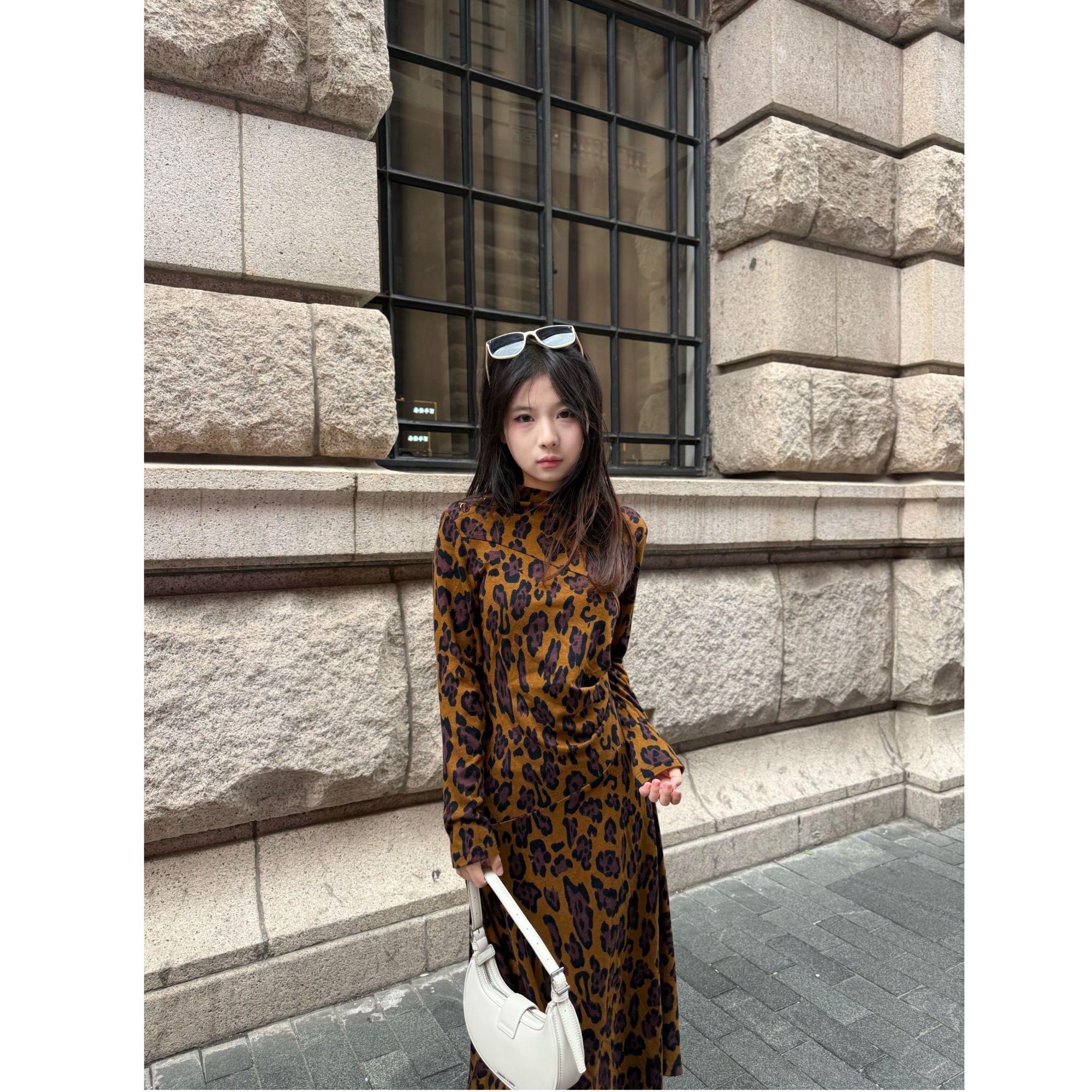 复古豹纹半高领长袖连衣裙女秋冬收腰显瘦中长款气质外出洋气裙子