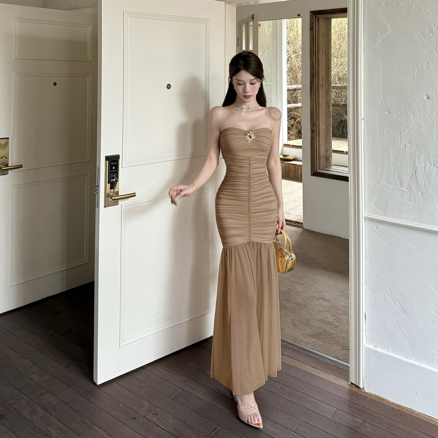 一字肩抹胸连衣裙设计感女士宴会礼服网纱鱼尾高腰露肩气质长裙