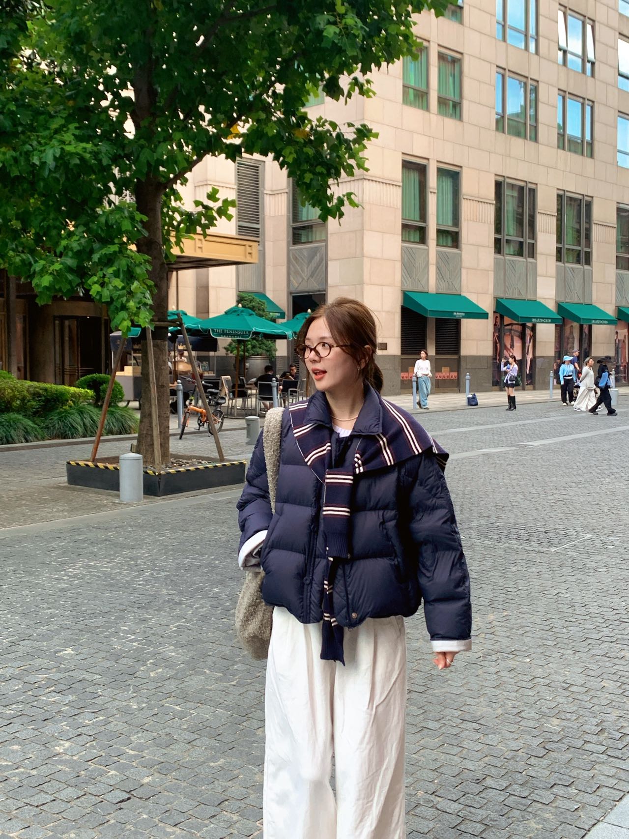 新国标90白鸭绒新款带围巾小龟背时尚羽绒服女