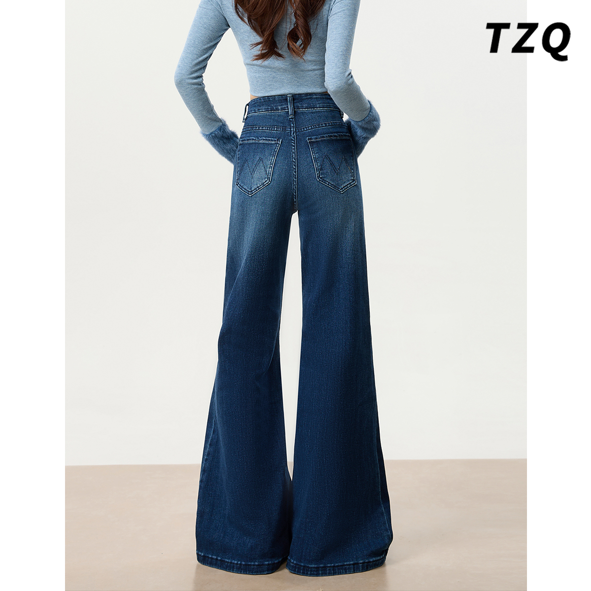 复古水洗深蓝不贴腿微喇牛仔裤女秋冬新款显瘦喇叭裤TZQ25112401