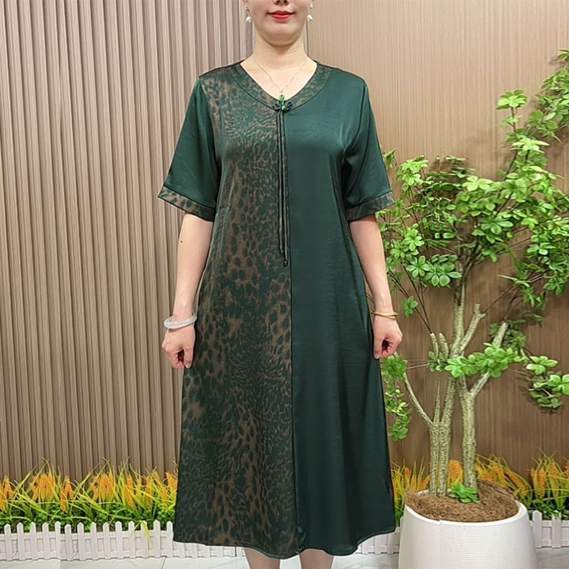 妈妈装夏装洋气连衣裙中长款中老年女装大码宽松V领拼色过膝裙子