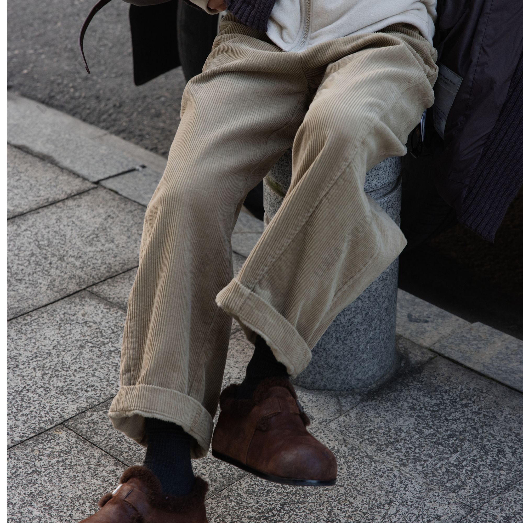 LIXIA【喀纳斯】简约风慵懒感纯棉抓绒灯芯绒休闲九分弯刀裤-D10159