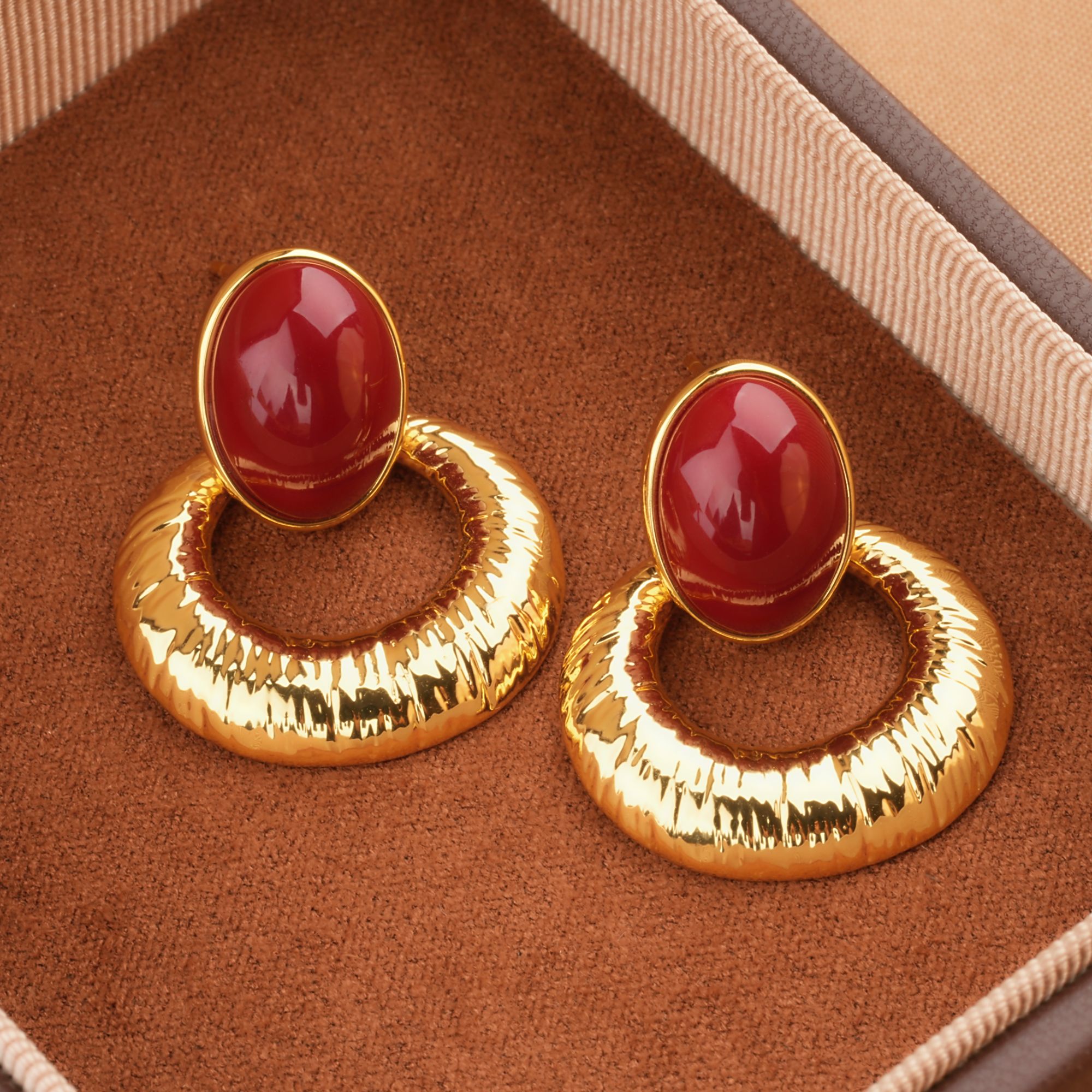 铜合金树脂耳饰 新年红金色耳钉女秋冬耳环2025新款爆款圈圈耳坠