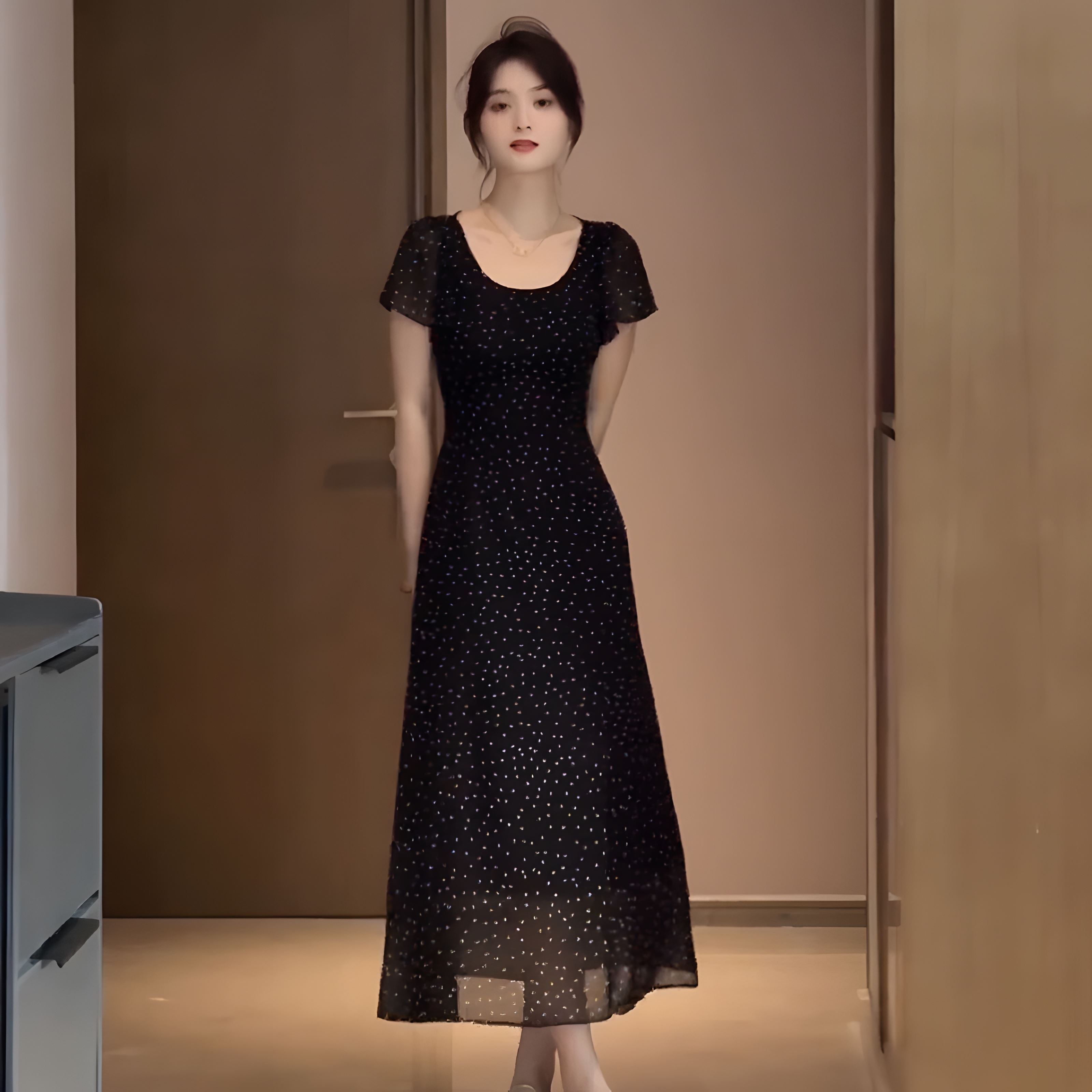 法式赫本风黑色减龄连衣裙女2025夏季新款高级感收腰显瘦气质长裙