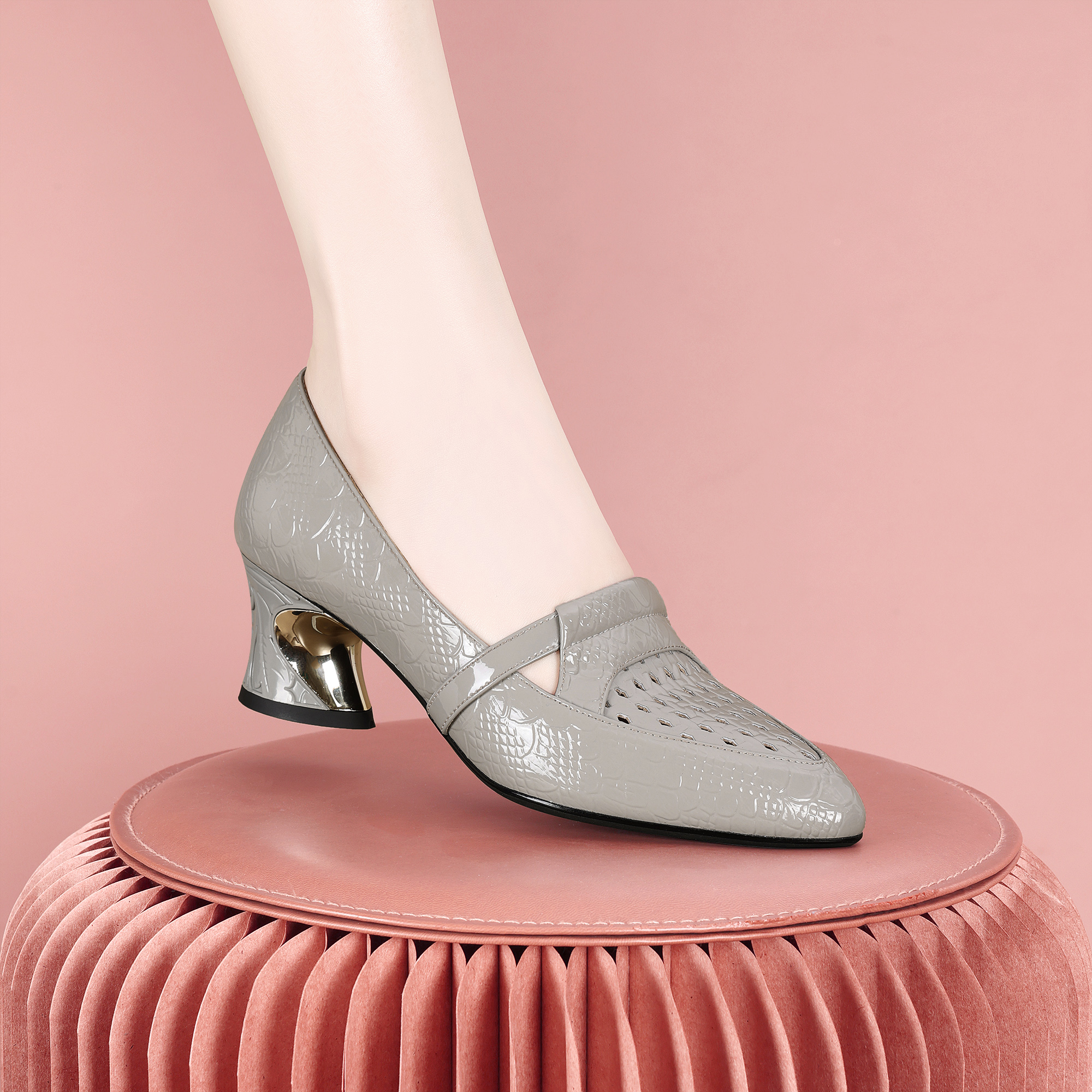 梵芮诗尖头洞洞鞋个性设计2025新款百搭通勤轻奢单鞋-J1345