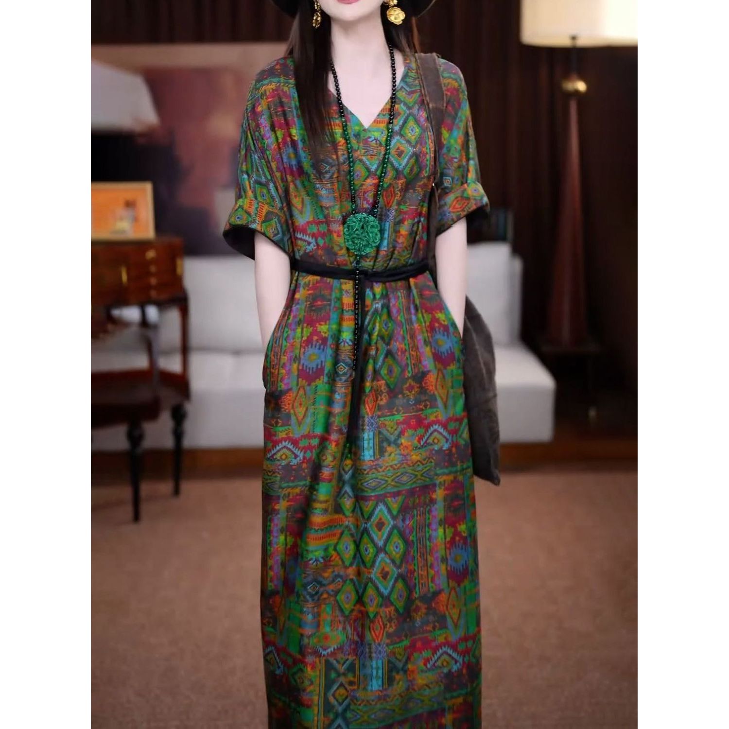 大方精致优雅端庄复古文艺V领连衣裙女2025夏季新款宽松百搭A字裙