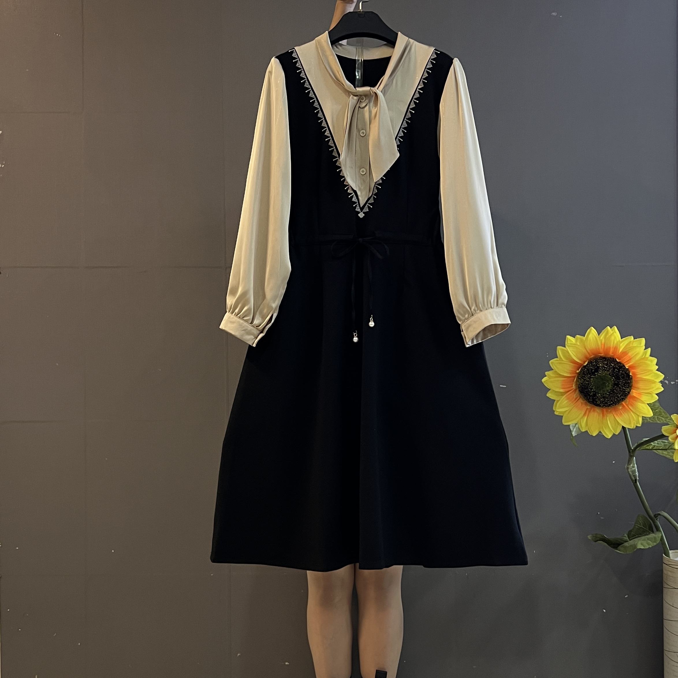 秋季新款时尚高级感撞色拼接假两件收腰显瘦中长款连衣裙