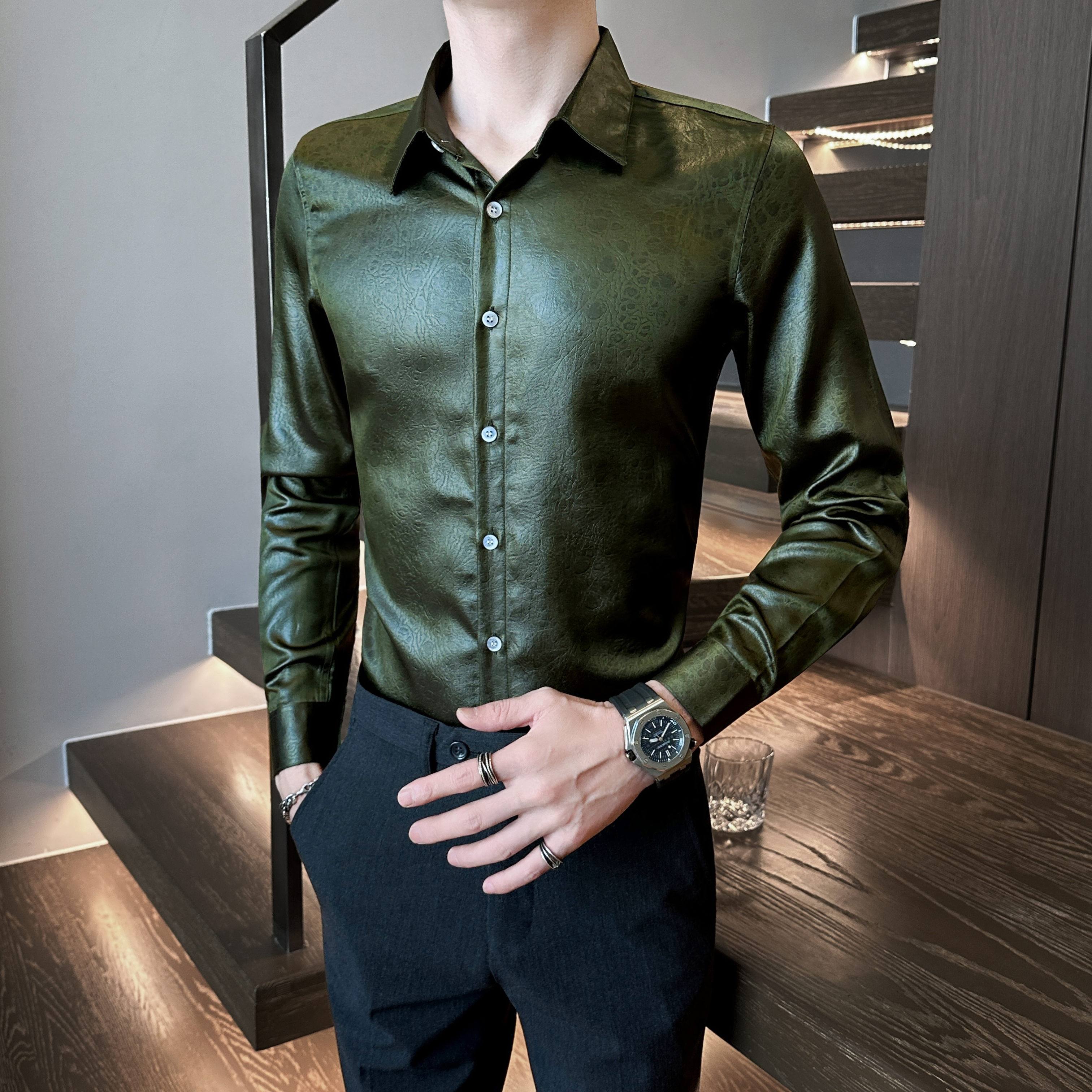 高级感仿皮暗花纹长袖衬衫男2025新款秋季网红男装潮流痞帅花衬衣