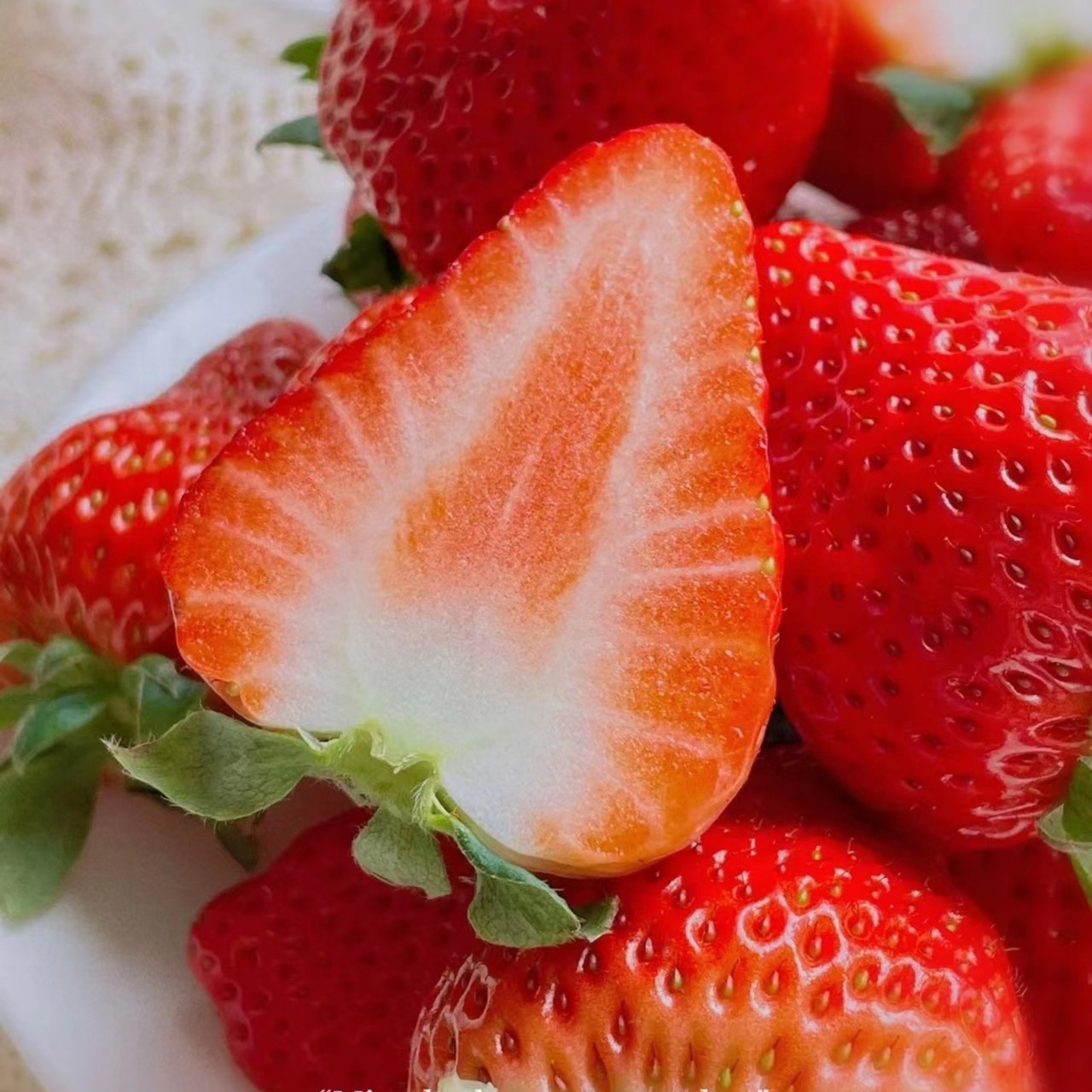 【直发空运】正宗新鲜丹东草莓奶油草莓99草莓牛奶草莓 香甜饱满