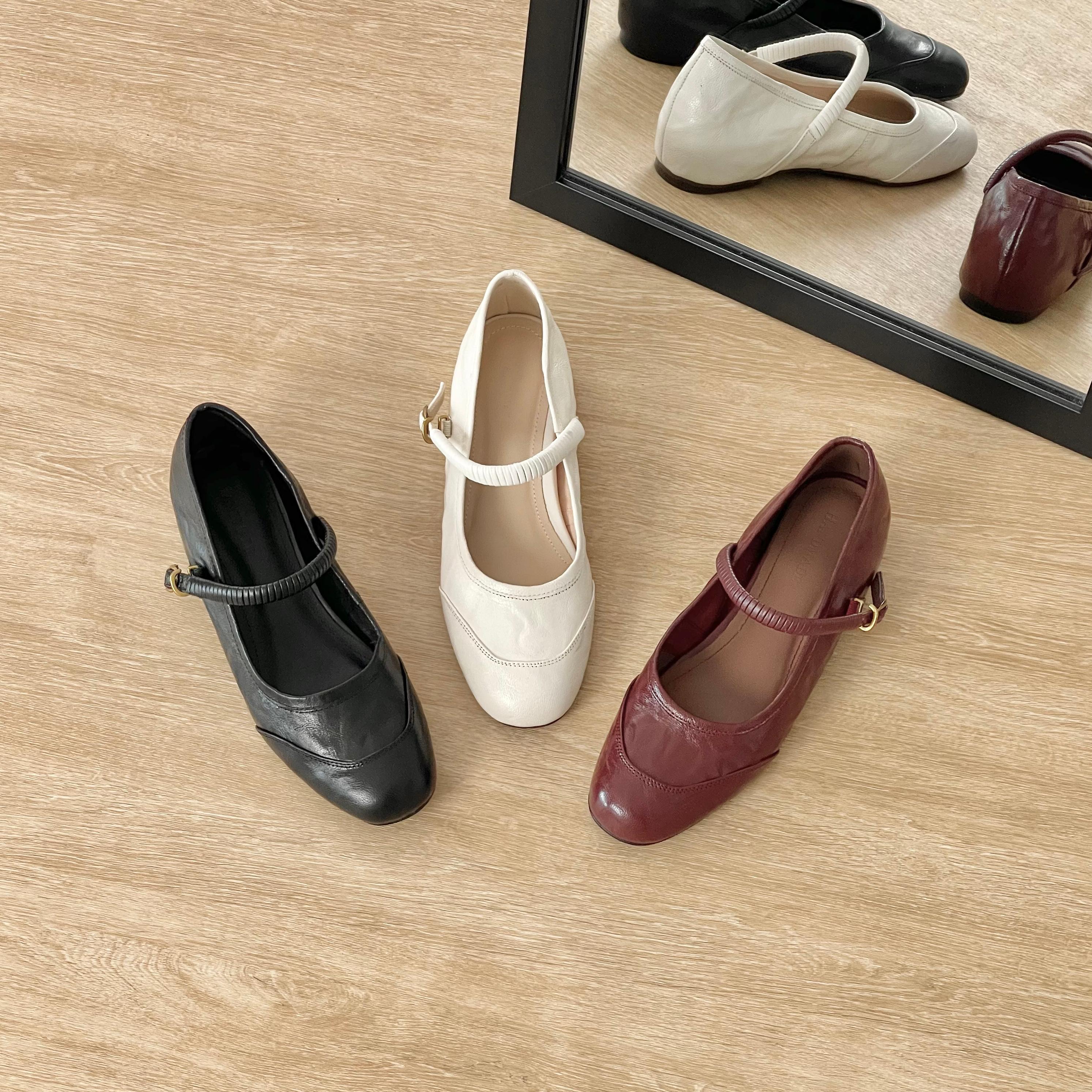 HUSSLOVE 头层羊皮·跟高4CM·复古百搭简约圆头内增高一字扣单鞋女