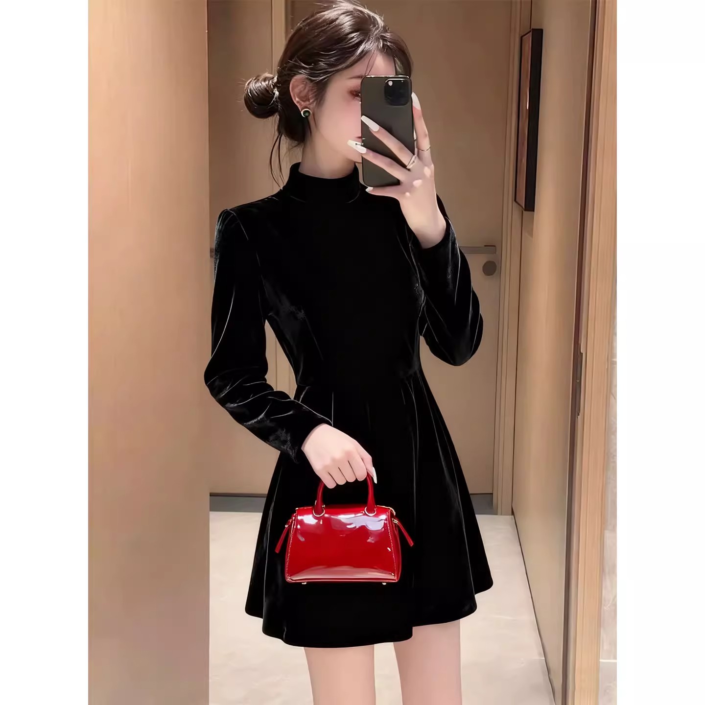 2025早秋千金风丝绒连衣裙女黑色半高领收腰显瘦高级感名媛小黑裙