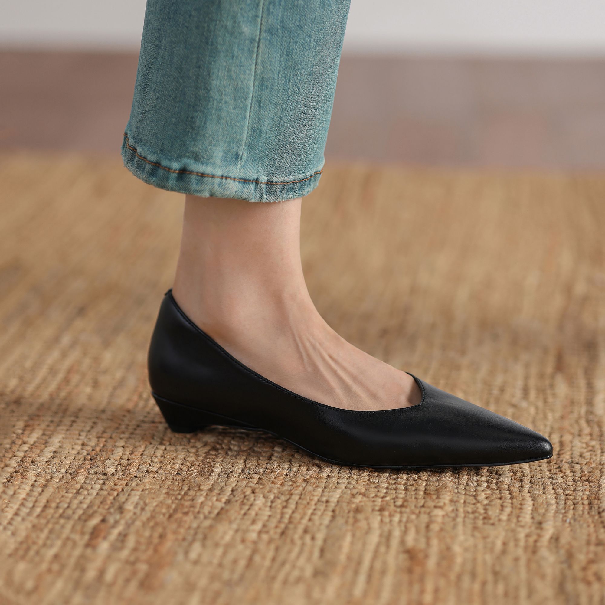 2cm黑色尖头平底鞋春秋百搭真皮复古风浅口薄底单鞋时尚平跟女鞋