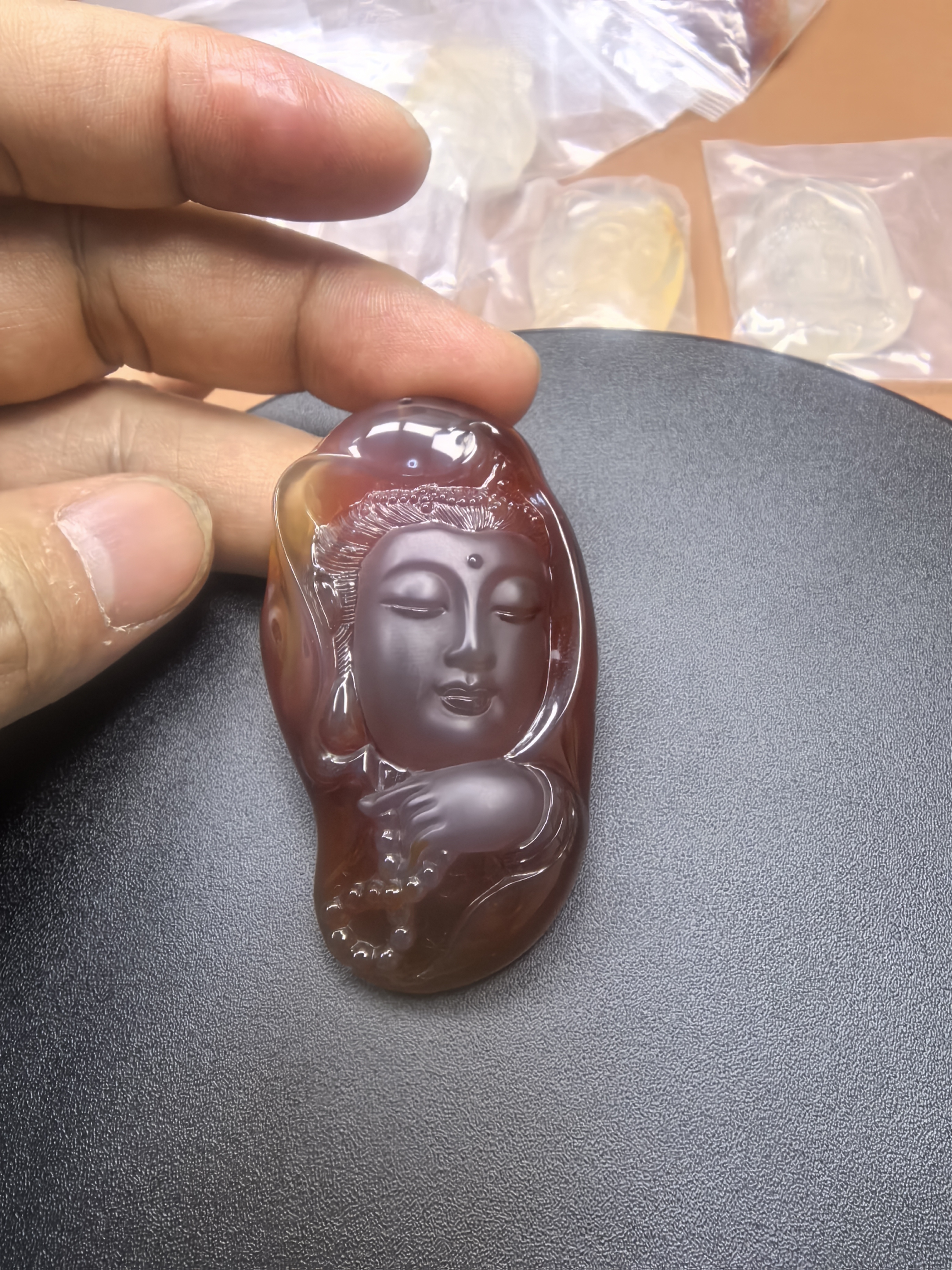 纯天然玛瑙俏色巧雕红玛瑙观音首手工雕刻件吊坠配绳配礼盒