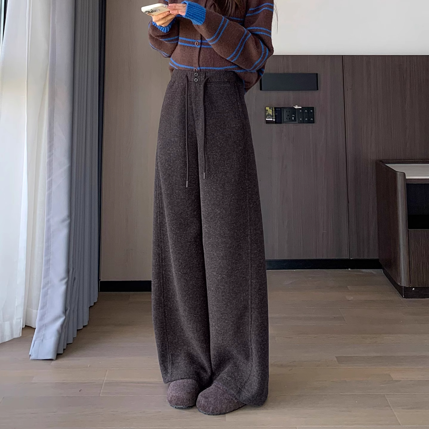 毛呢弯刀裤女秋冬2025新款小个子加绒休闲裤高腰垂感显瘦阔腿裤子