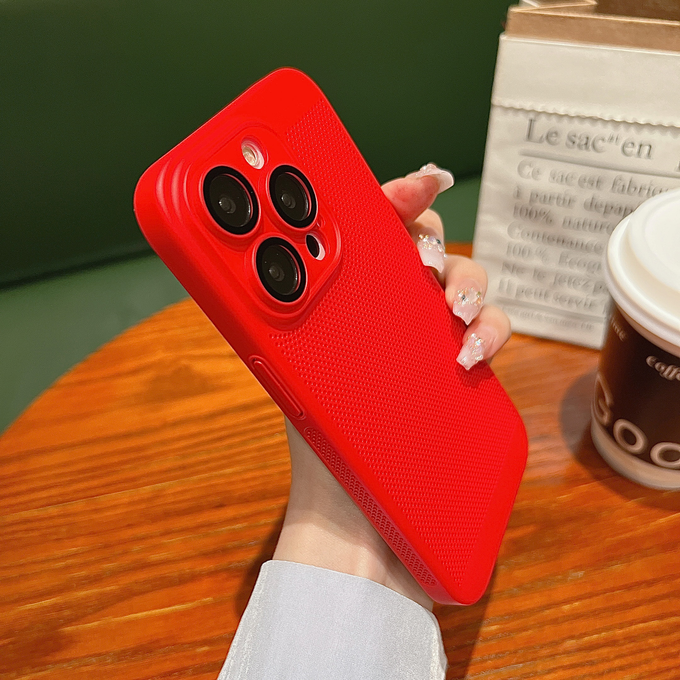 适用苹果17ProMax新款蜂窝散热iPhone16带镜头膜15透气防摔保护套