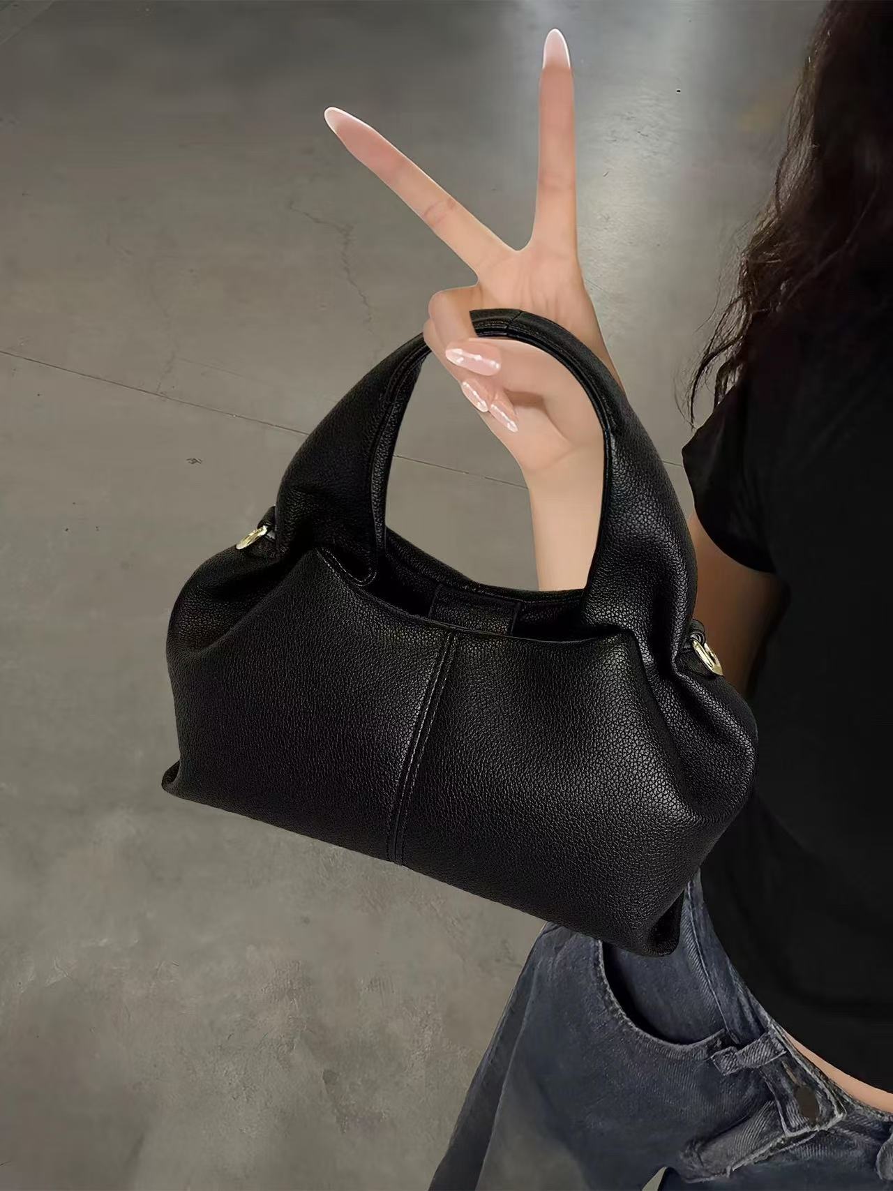 2025新款云朵饺子包女外贸时尚褶皱复古单肩包洋气百搭手提斜挎包