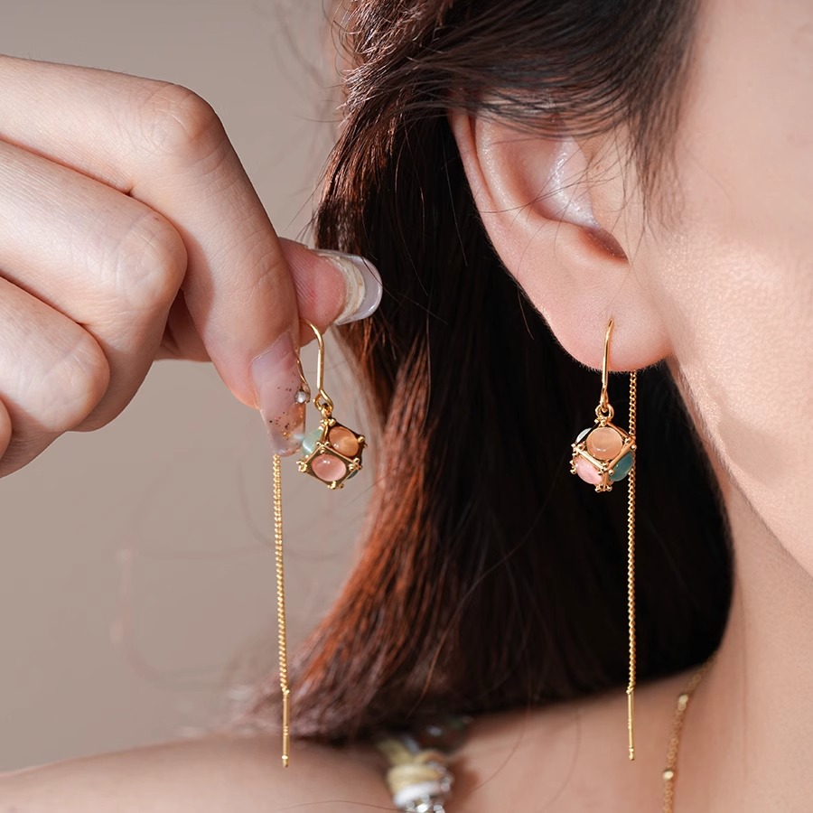 铜合金耳饰 彩色魔方耳线女时尚小众轻奢设计感耳环个性百搭耳饰