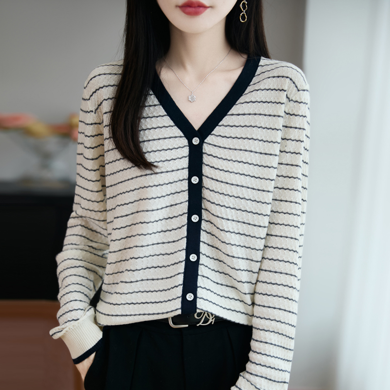 哥弟阿玛施正品V领小香风羊毛条纹针织开衫长袖百搭秋季新款气质