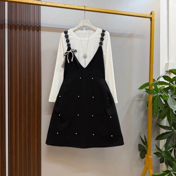 新款大码女装时尚洋气重工钉珠背带连衣裙打底衫两件套套装