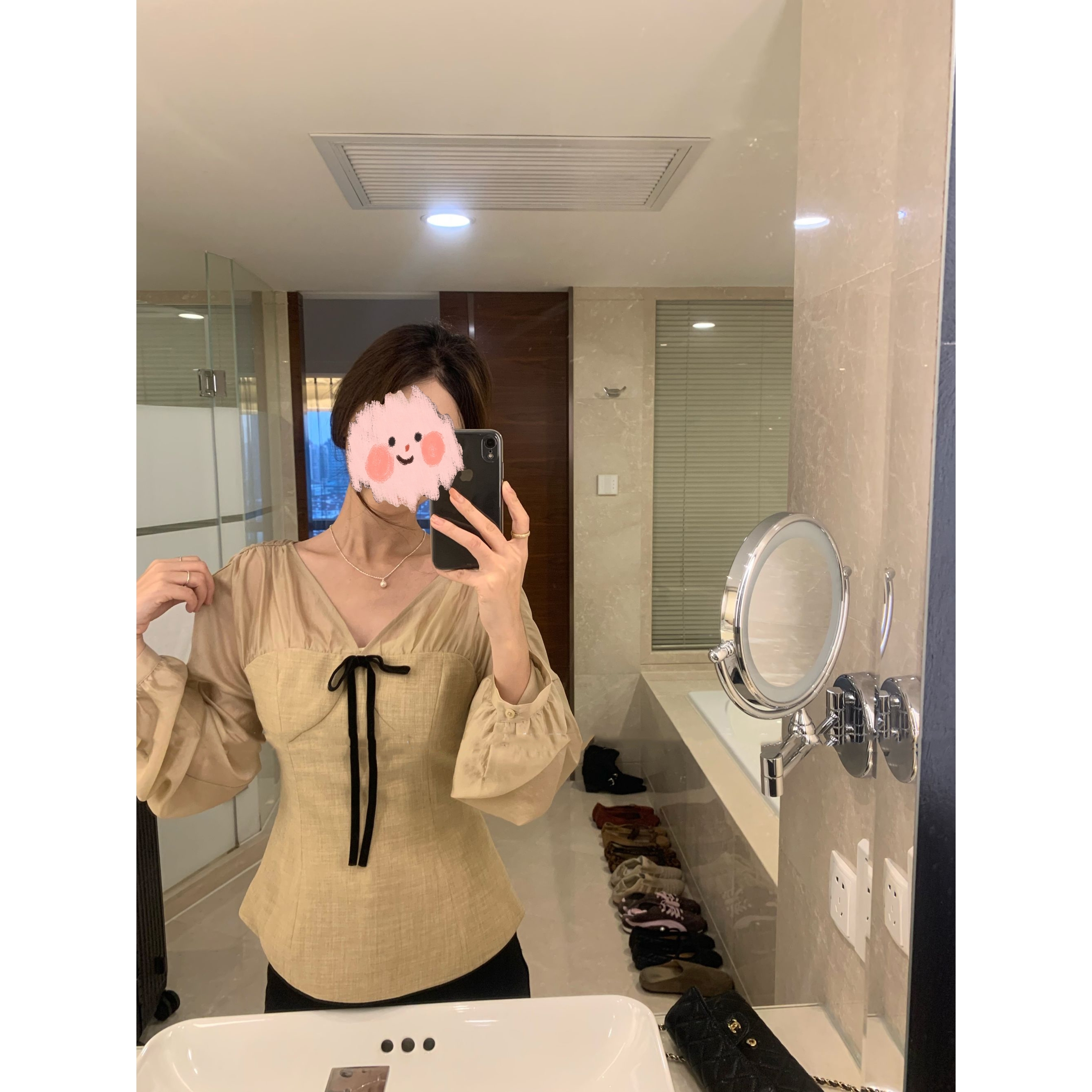 沙丘少女~韩系气质v领蝴蝶结拼接网纱收腰显瘦长袖上衣