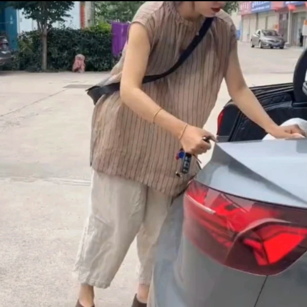 新款时尚气质洋气减龄薄款显瘦休闲女装00sy