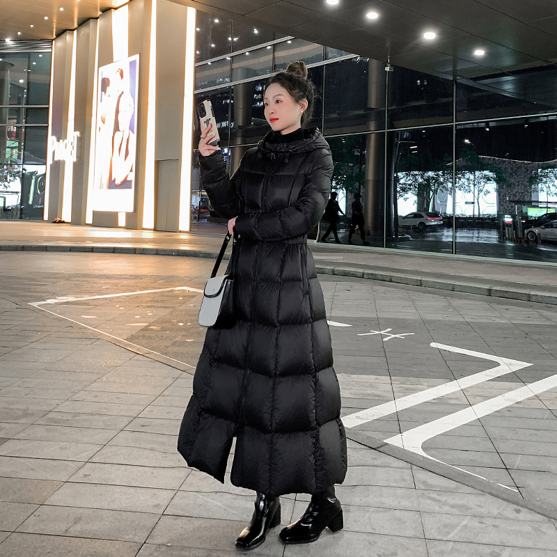 黑色长款羽绒服女过膝2025冬季新款收腰修身加厚保暖防寒外套连帽