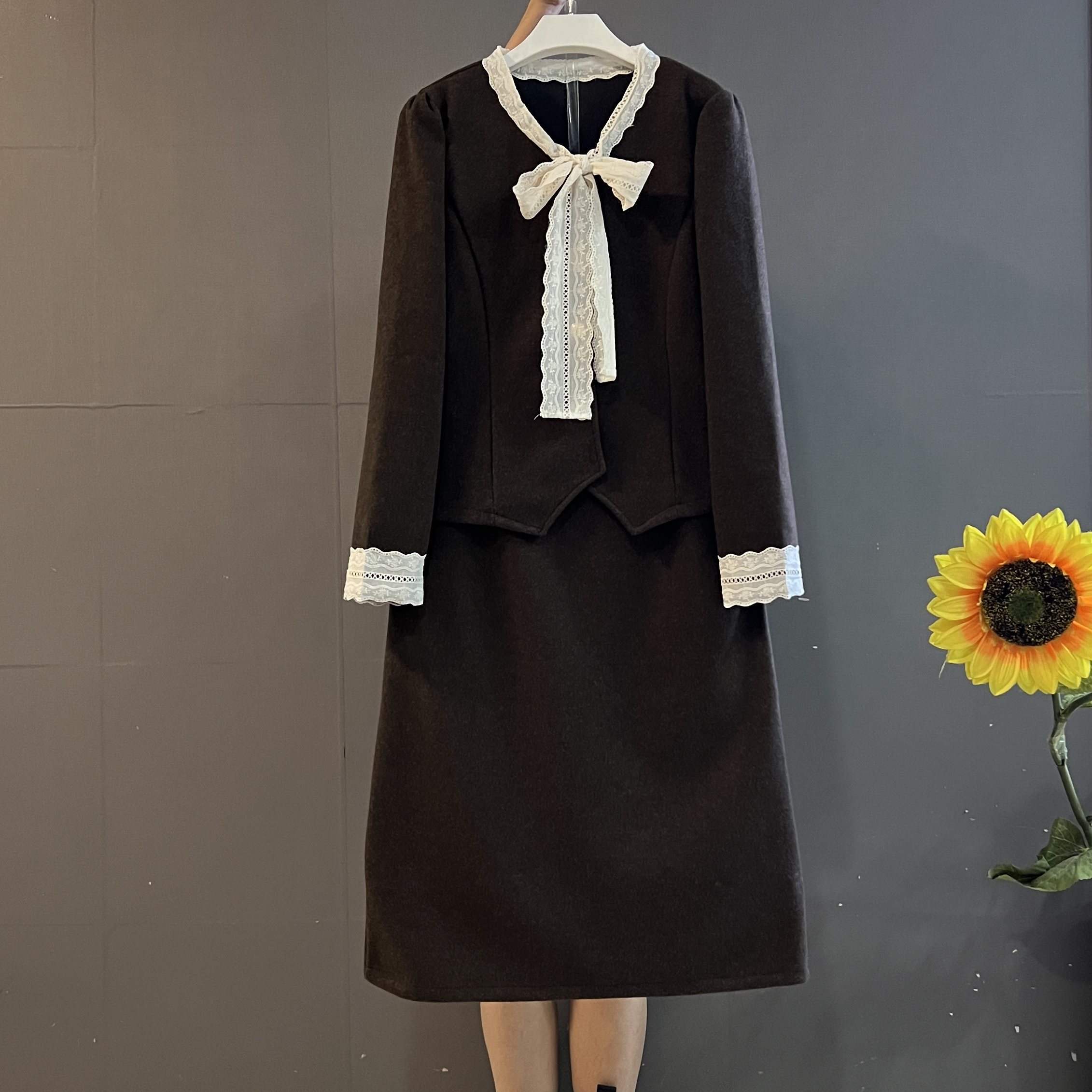 新款法式精致蝴蝶结系带上衣搭配高腰半身裙时尚显瘦套装