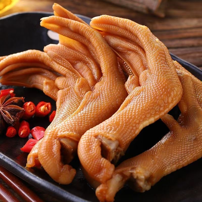 带汤泡鸭爪开袋即食劲道多汁休闲追剧卤味零食广东梅梅鸭掌吃鱼