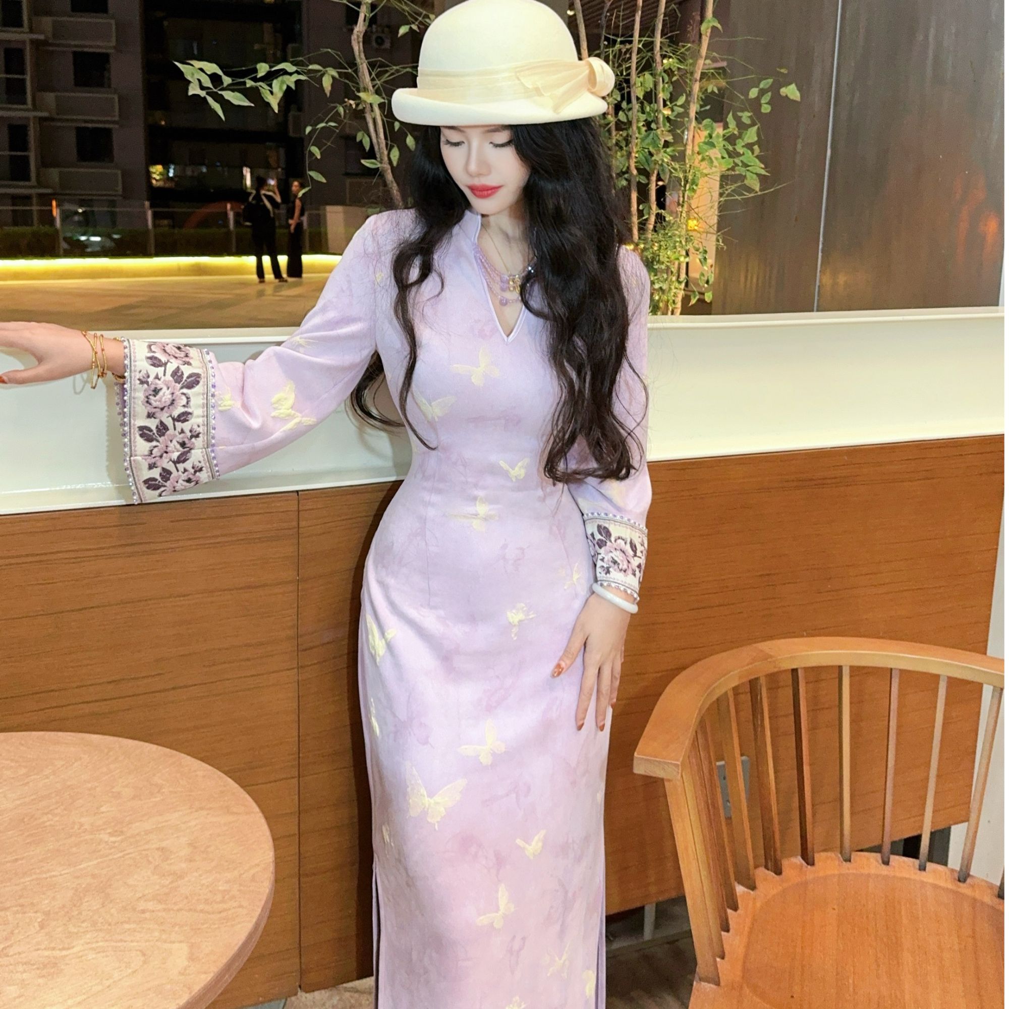 LHMknk1画报夫人原创自制秋冬温柔麂皮绒刺绣珠链旗袍 紫蝶清欢