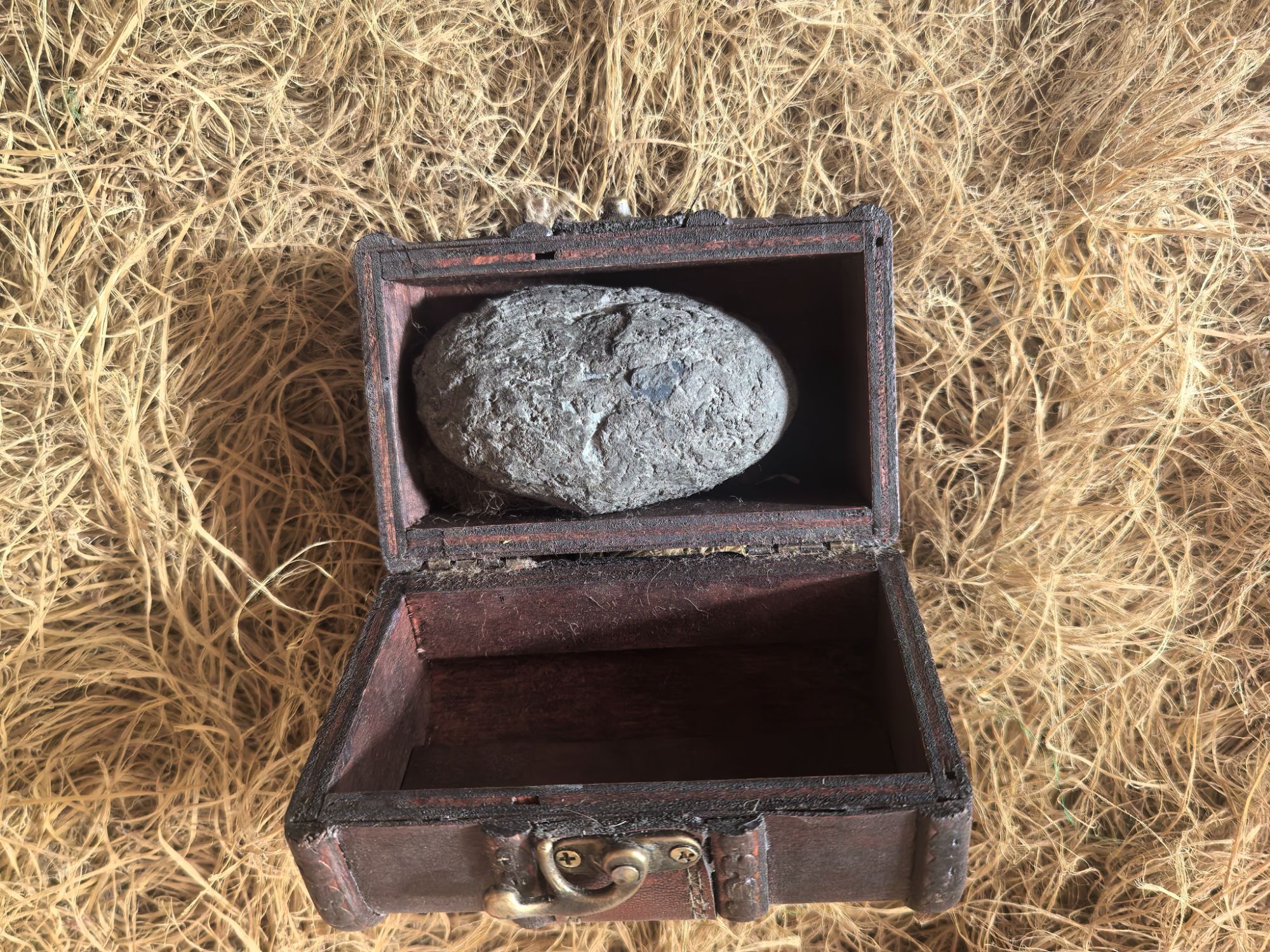 绿石盒一个（流水摆件）