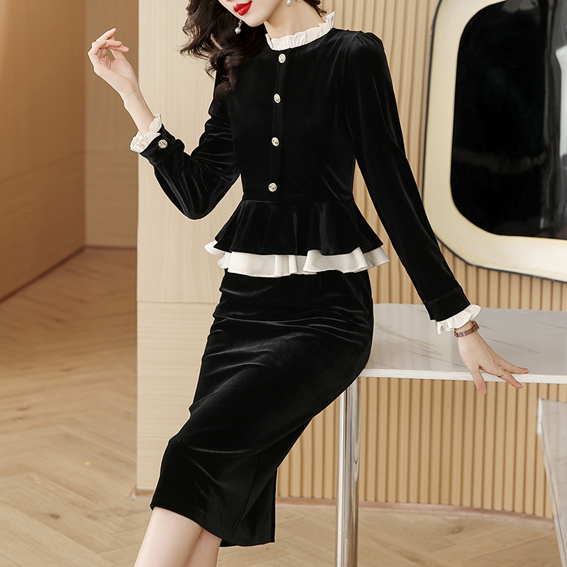 法式小黑裙2025秋冬新款女气质减龄显瘦黑色金丝绒假两件套连衣裙