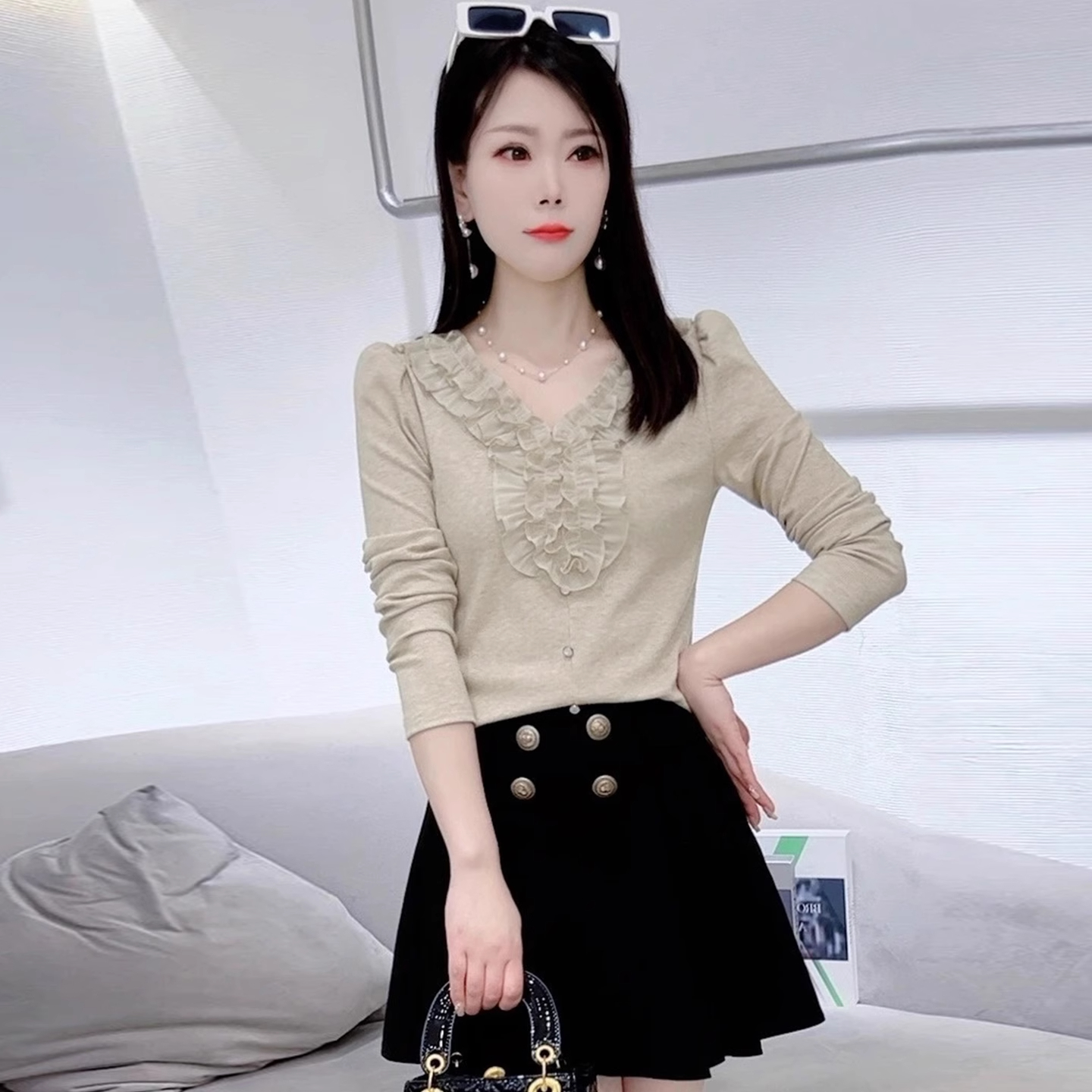 时尚气质V领T恤女士春秋新款蕾丝花边洋气长袖小衫设计感百搭上衣