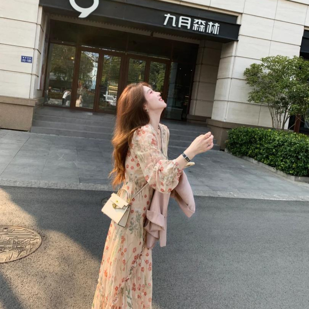 2025春装搭配一整套高级感粉色西装搭配复古印花显瘦连衣裙两件套
