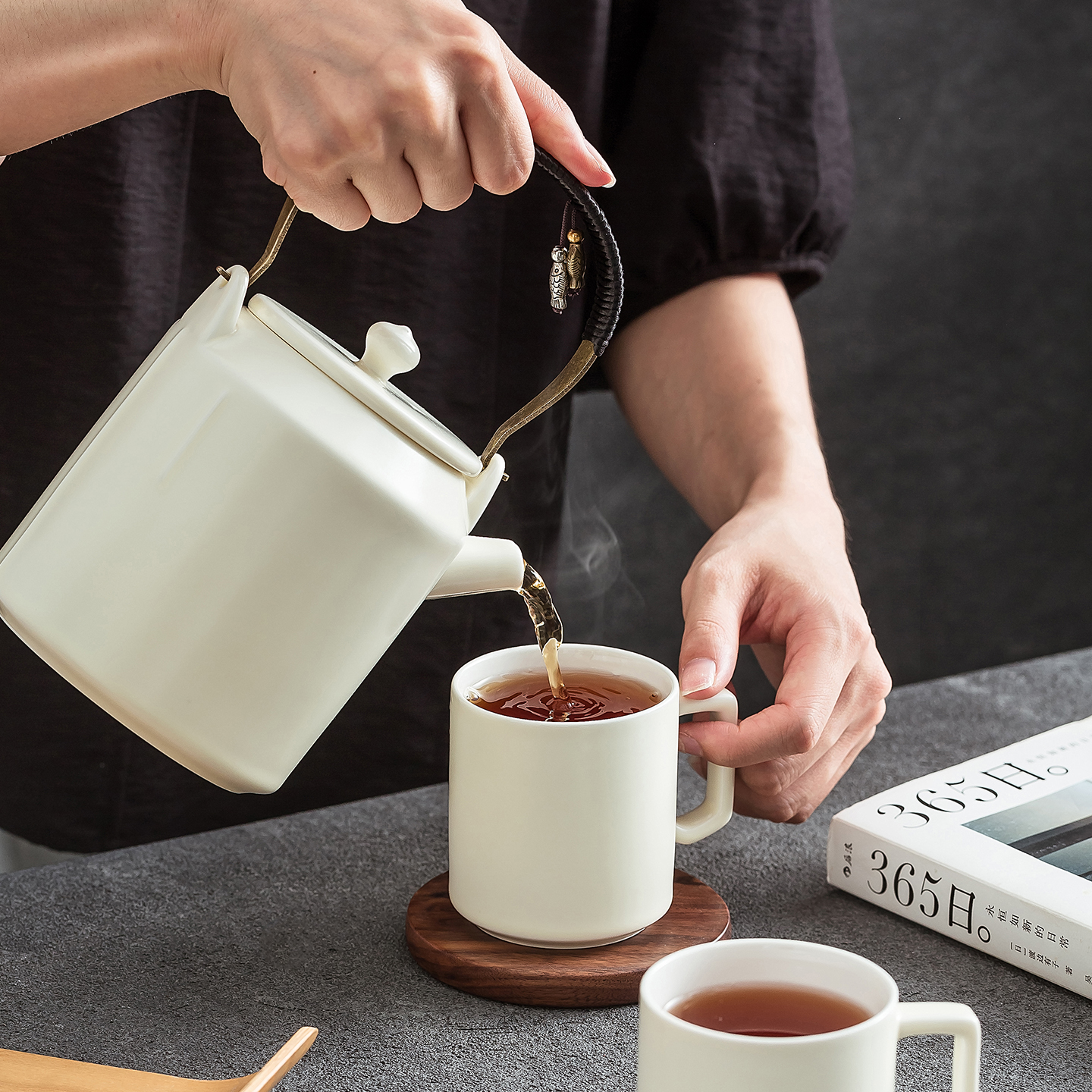 德化白瓷2025年新款特别好看的家用的客厅陶瓷马克杯水壶水具套装