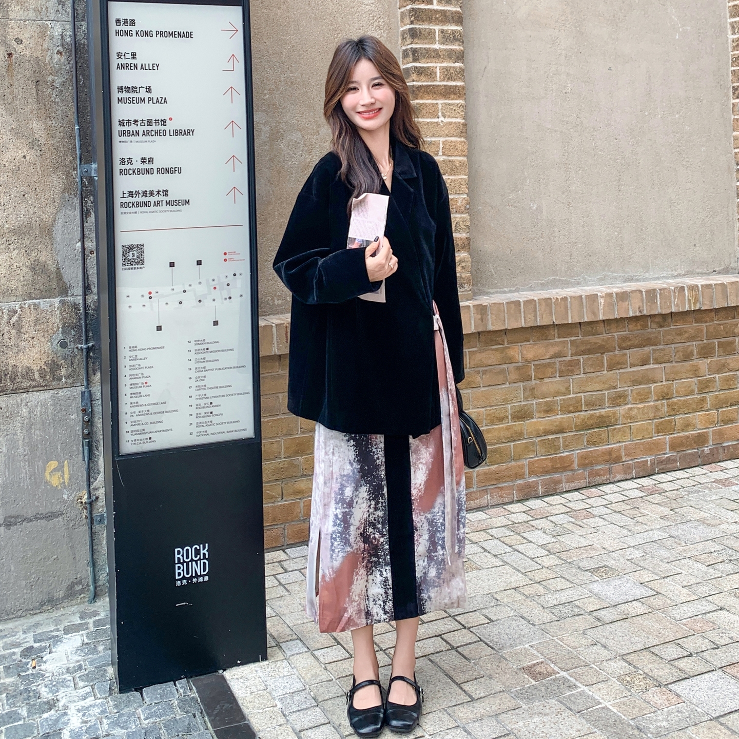 大方得体穿搭一整套丝绒西装外套女早秋新款印花半身裙两件套装