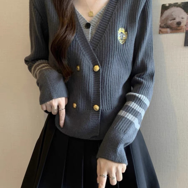 大上衣遮肚子学院风领v假mm针织衫女胖两件秋冬双排码气质显瘦扣