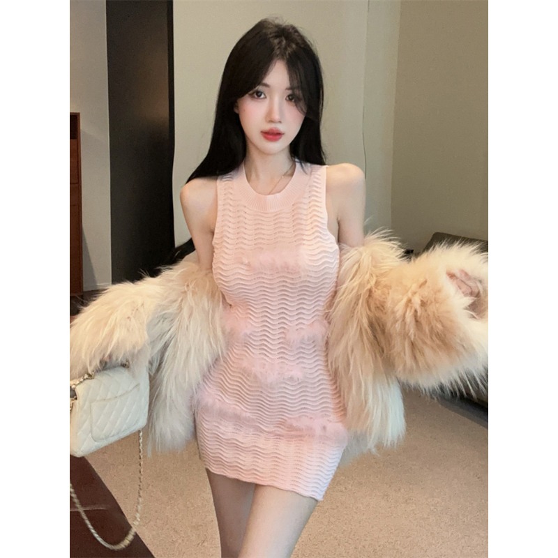 小香风粉色针织连衣裙女秋冬纯欲性感包臀裙毛毛背心无袖毛衣裙子