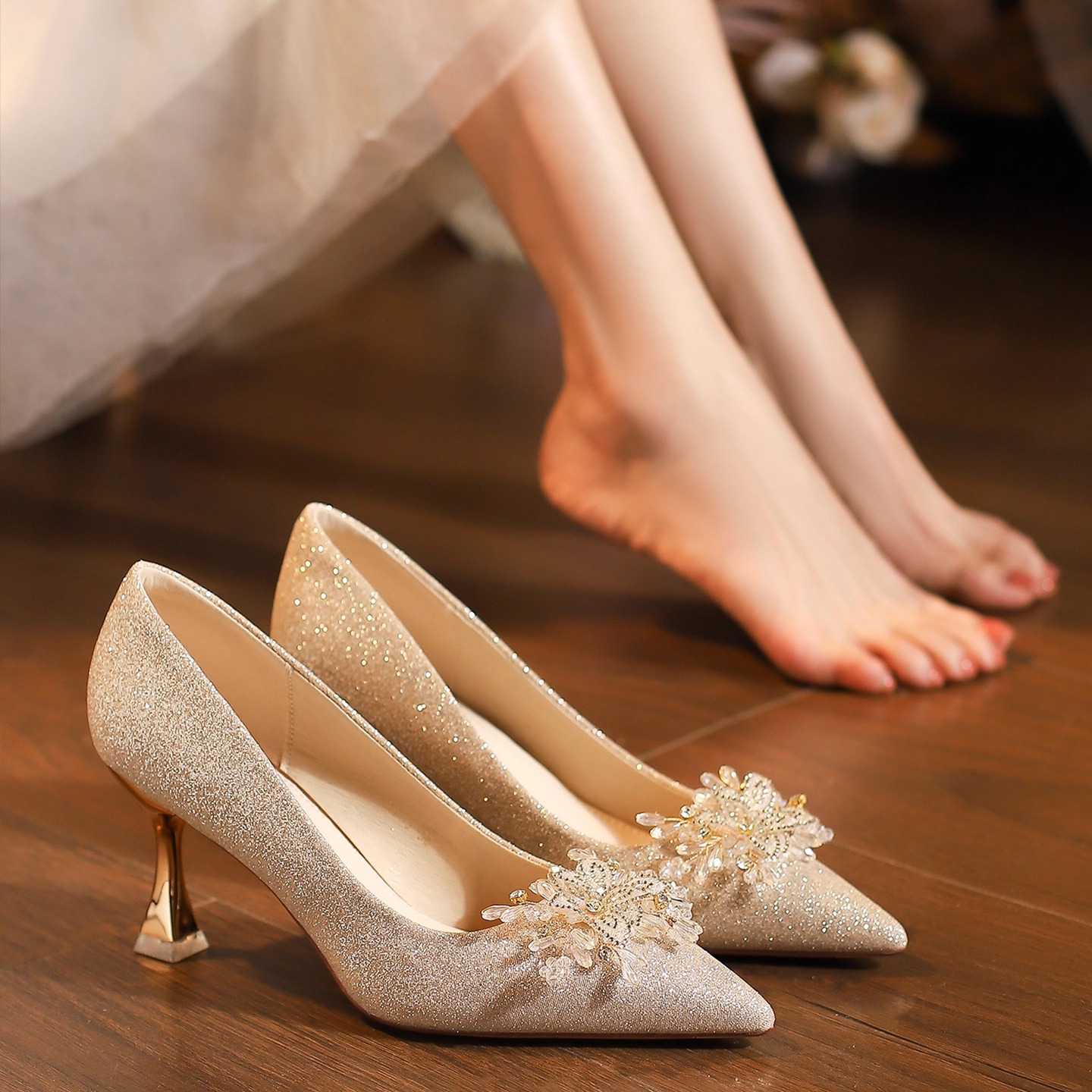 香槟色高跟鞋女细跟酒杯跟不累脚水钻婚鞋秀禾新娘鞋礼服鞋单鞋