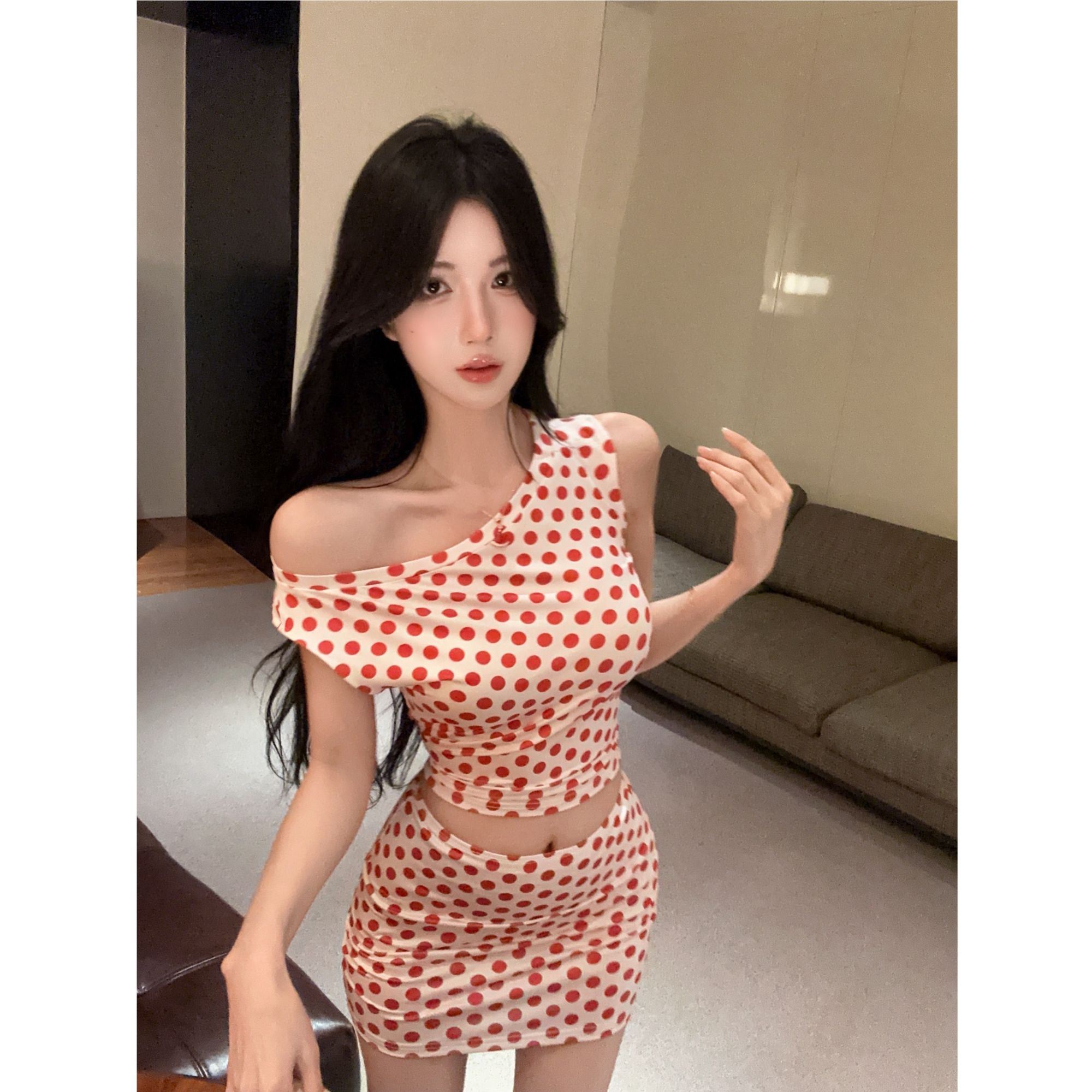 2026春季新款ins韩系时尚波点印花上衣配包臀修身短裙两件套装女