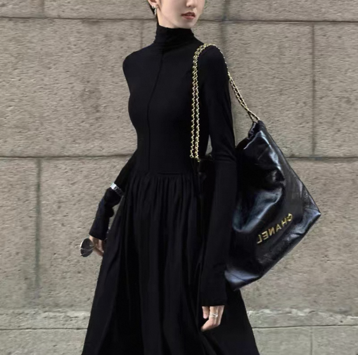 法式赫本风高领黑色针织连衣裙女秋冬过膝长款气质收腰打底裙