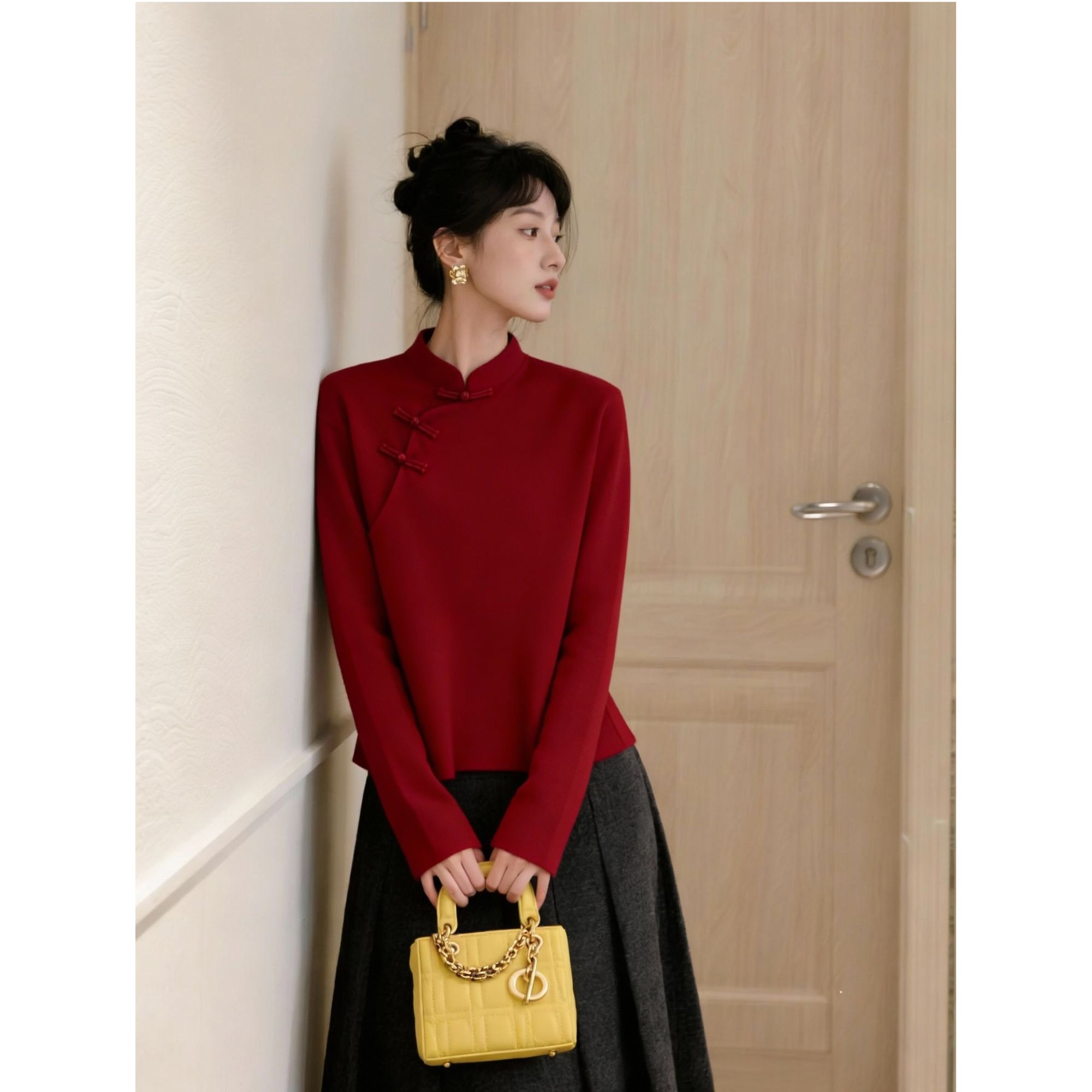 2025秋冬季新款新中式国风设计感小众洋气显瘦百搭红色上衣女爆款