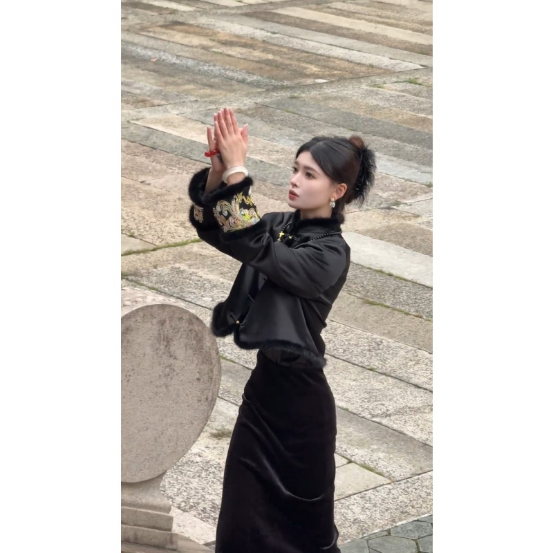 秋冬款新中式毛绒绒夹棉外套女高腰半身裙大方得体一整套减龄套装