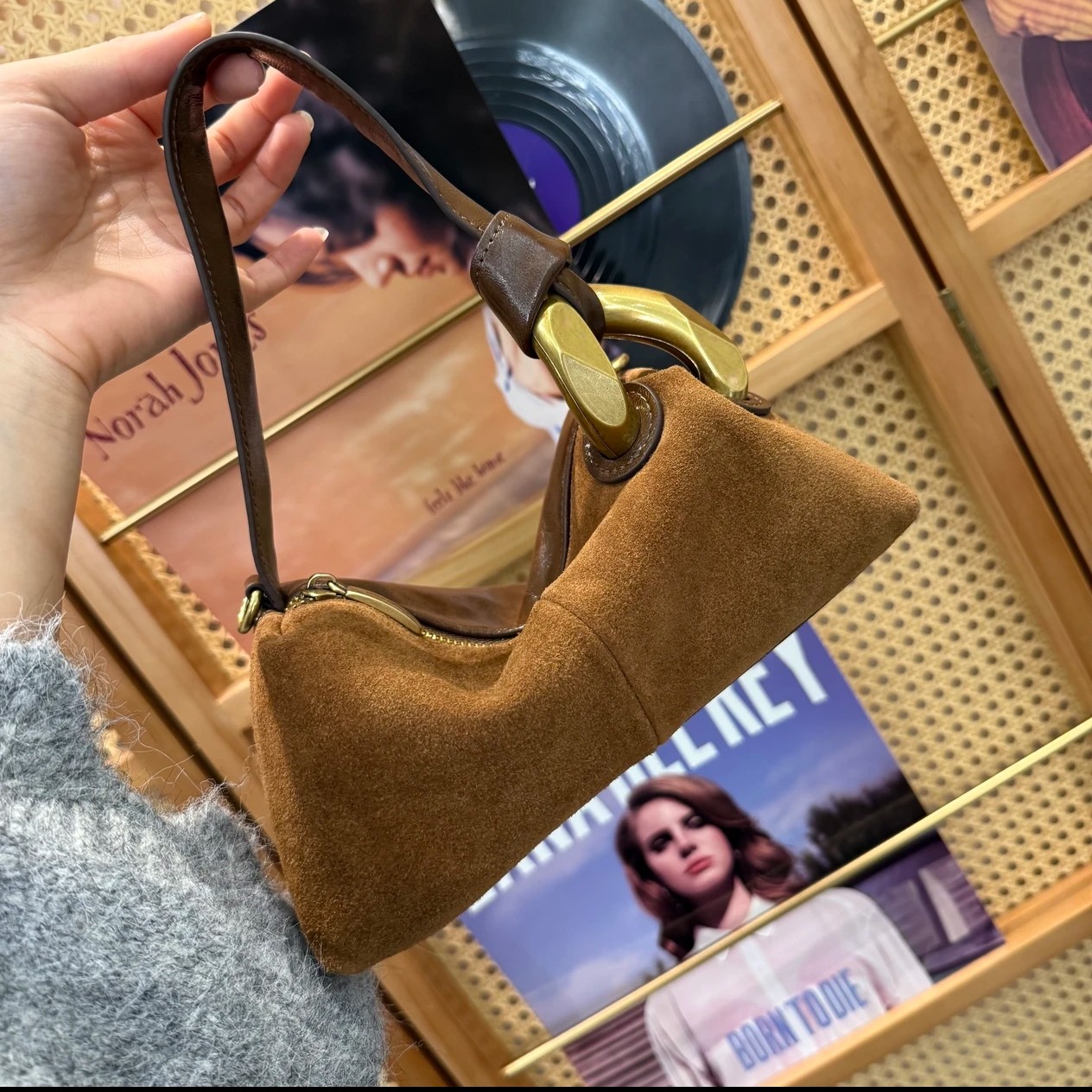 磨砂皮枕头包小众设计2025秋冬新款百搭手提包休闲软皮单肩斜跨包