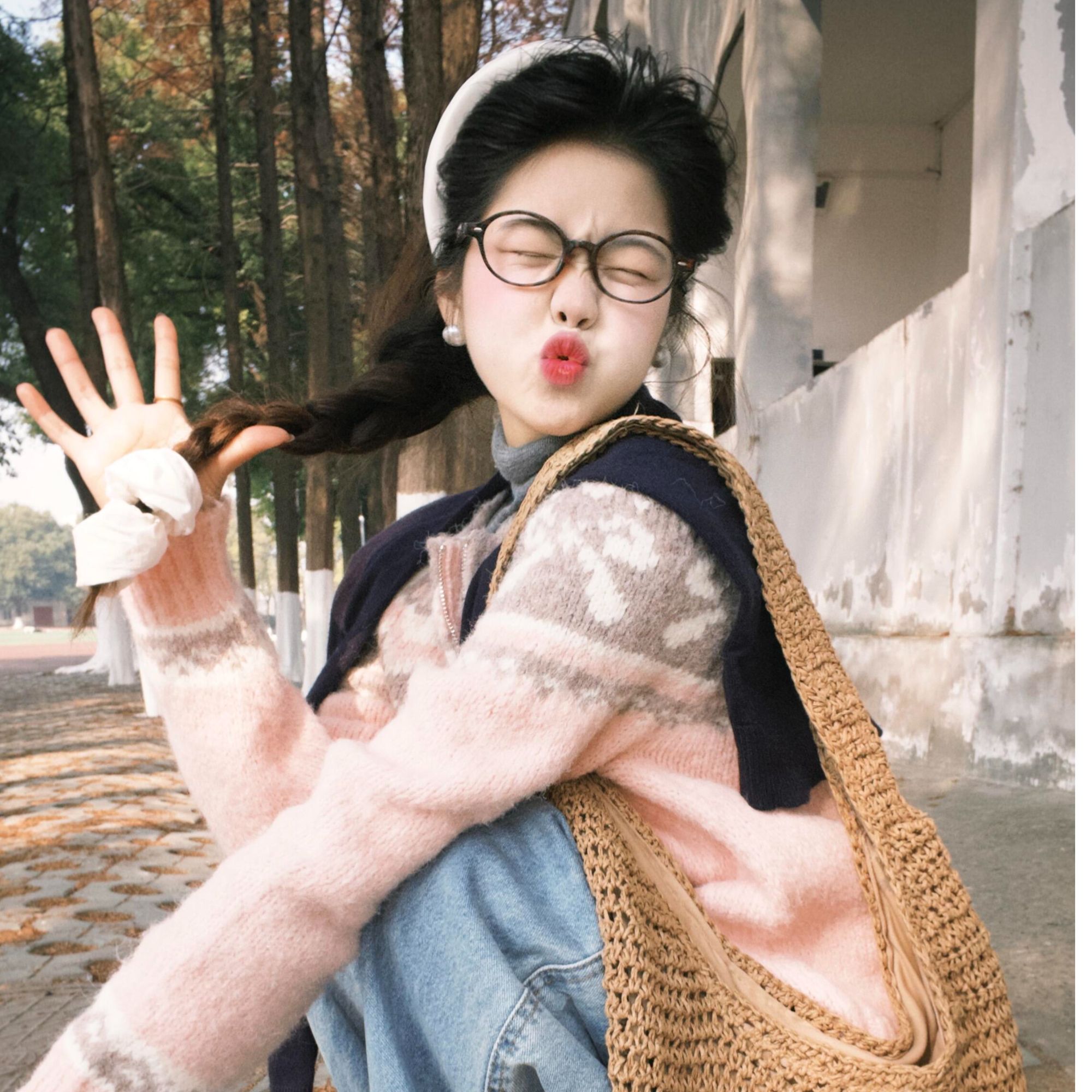 2026秋冬新款韩系奶油色温暖复古费尔岛蝴蝶结纹理毛衣牛仔裤套装