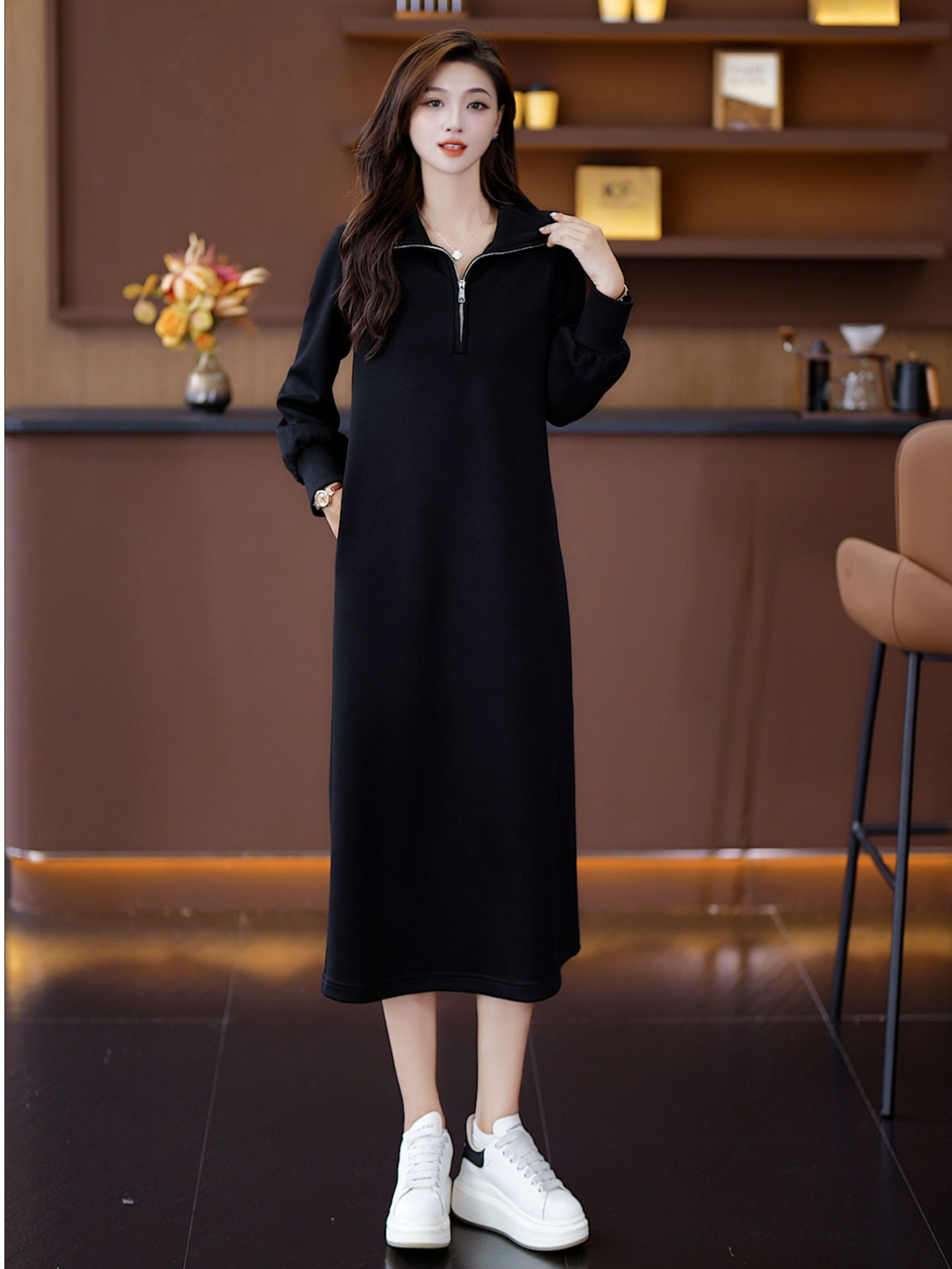 高档贵气早秋松弛感女装新款时尚显瘦宽松洋气百搭长款黑色连衣裙